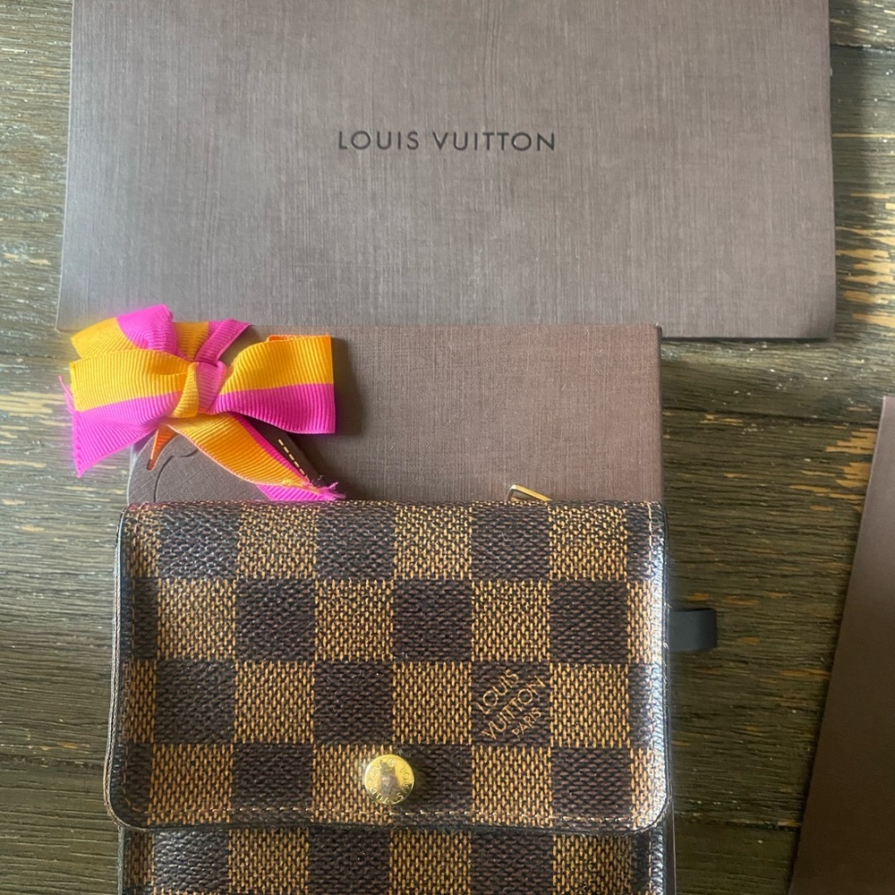 LV Damier Wallet